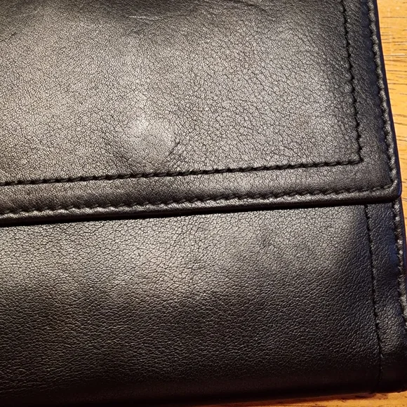 Gucci Black Leather Coin Purse with Gold Crest Medallion - Picture 7 of 14